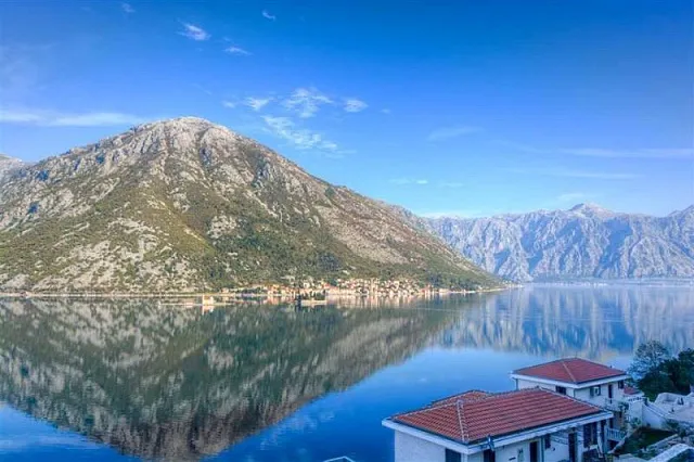 Apartment with three bedrooms and sea views, with swimming pool